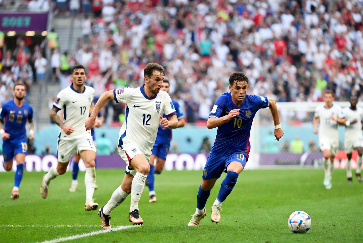 ফুটবল খেলার লাইভ